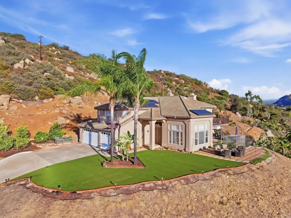 15844 Broad Oaks Road El Cajon, CA 92021