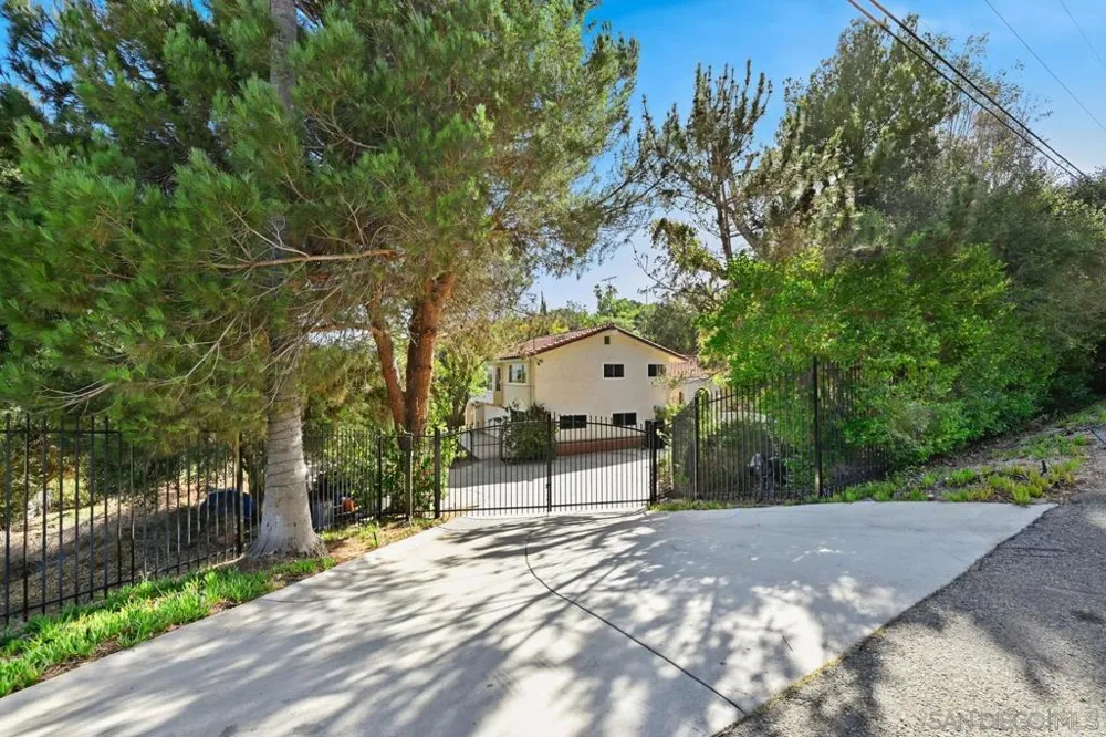 4488 La Canada Fallbrook, CA 92028