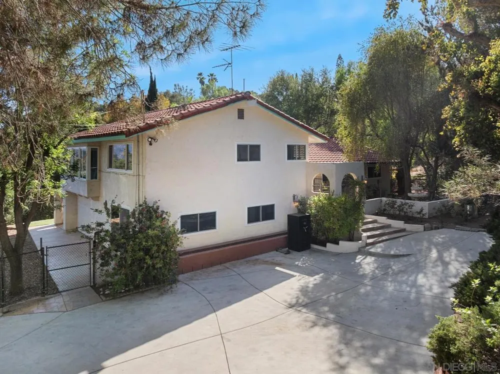 4488 La Canada Fallbrook, CA 92028