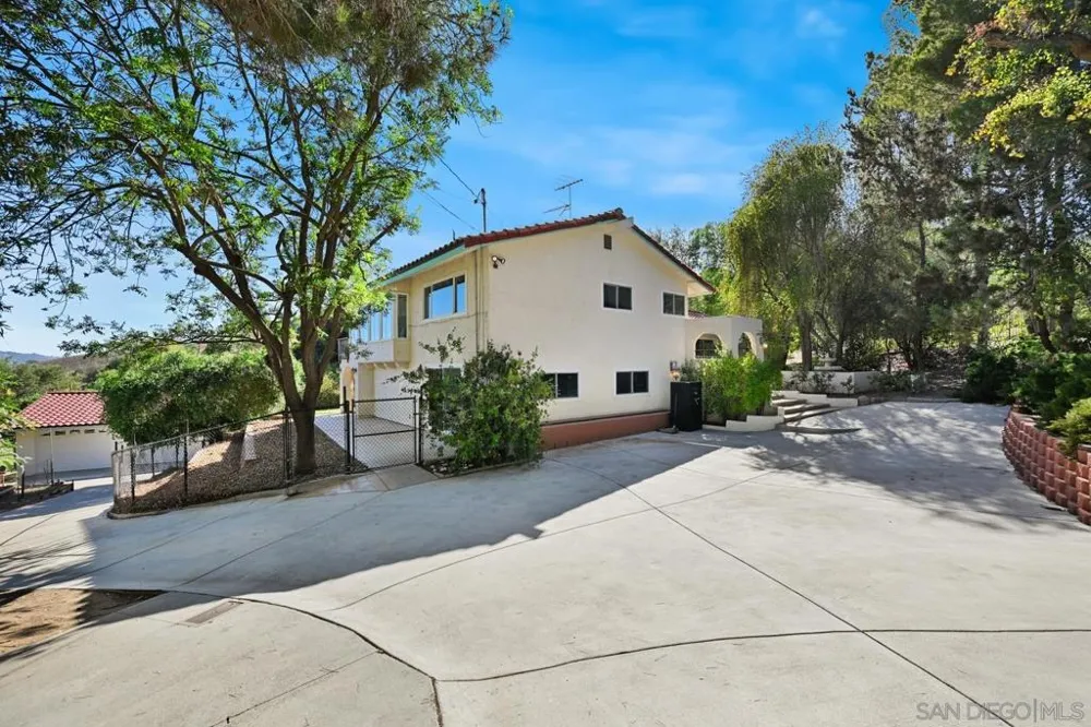 4488 La Canada Fallbrook, CA 92028