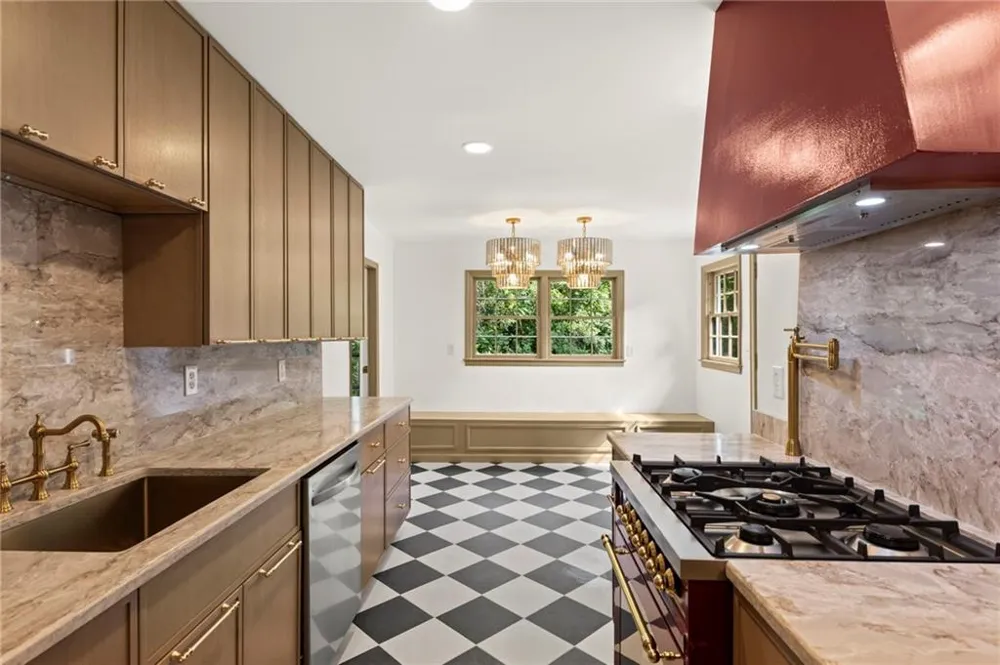 1052 Country Lane NE Atlanta, GA 30324