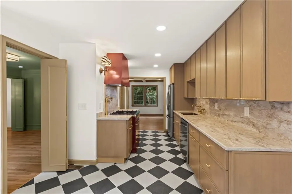 1052 Country Lane NE Atlanta, GA 30324