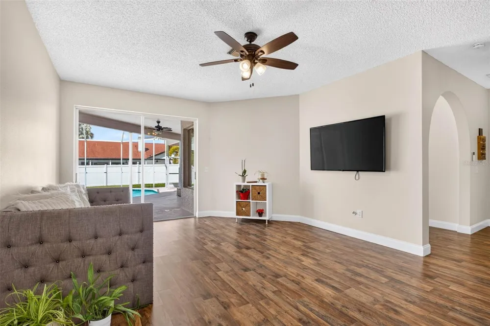 10007 VISTA POINTE DRIVE Tampa, FL 33635