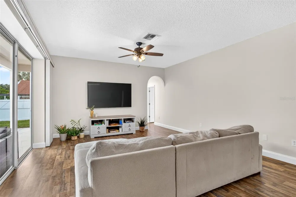10007 VISTA POINTE DRIVE Tampa, FL 33635