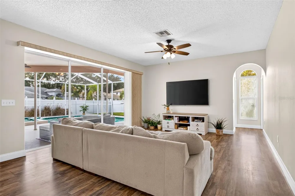 10007 VISTA POINTE DRIVE Tampa, FL 33635