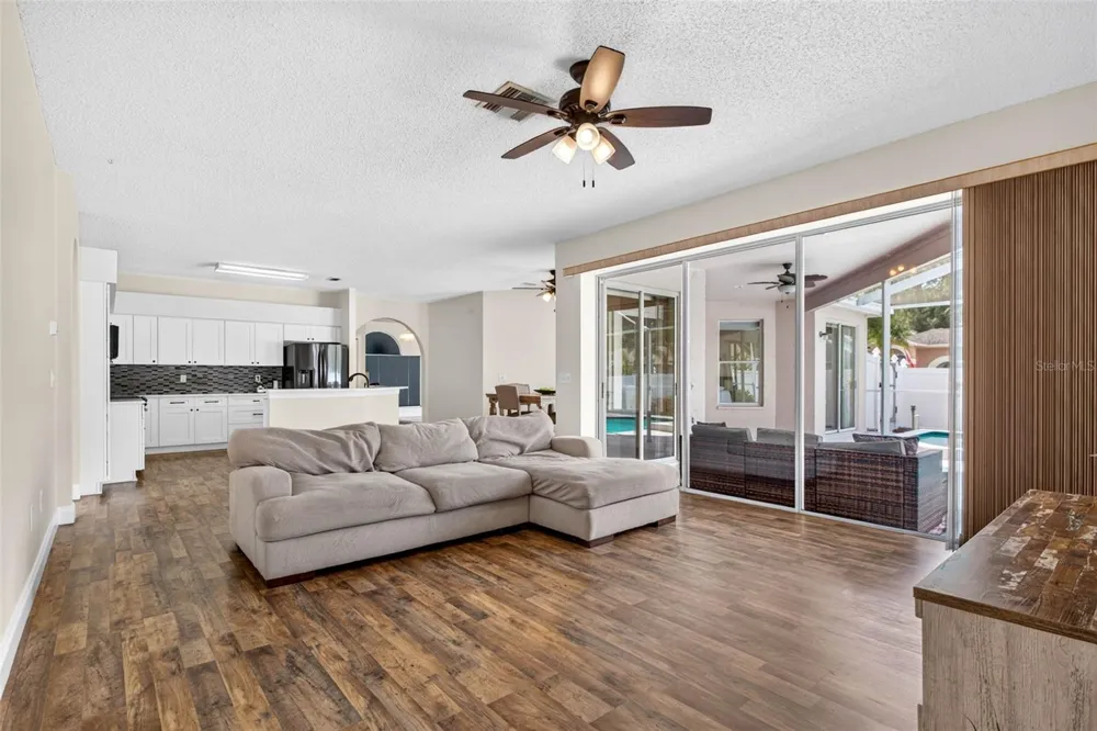 10007 VISTA POINTE DRIVE Tampa, FL 33635