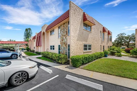 223 BUTTONWOOD CIRCLE #223