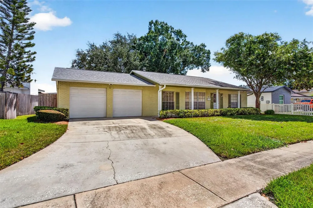 8512 WOODWICK COURT Tampa, FL 33615