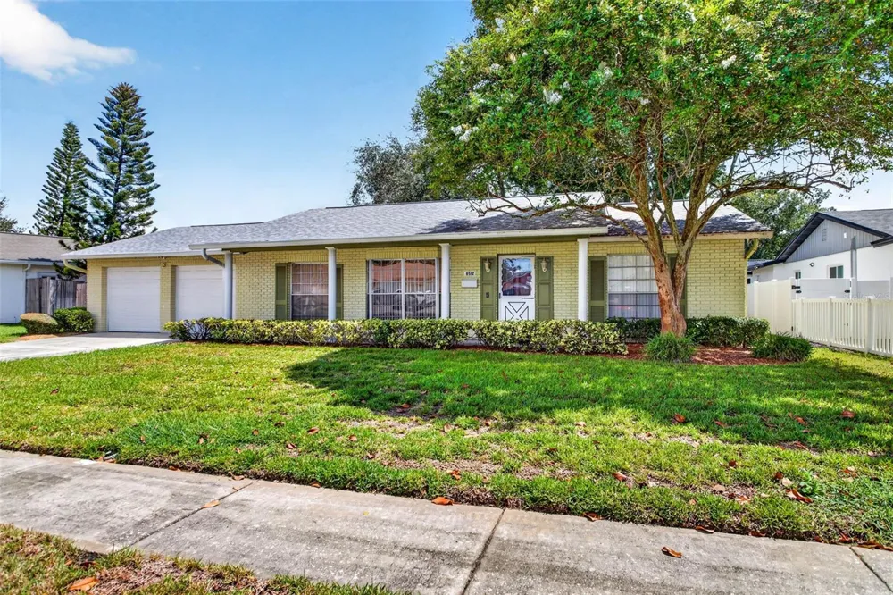 8512 WOODWICK COURT Tampa, FL 33615
