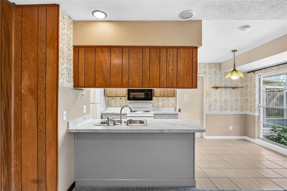 8512 WOODWICK COURT Tampa, FL 33615
