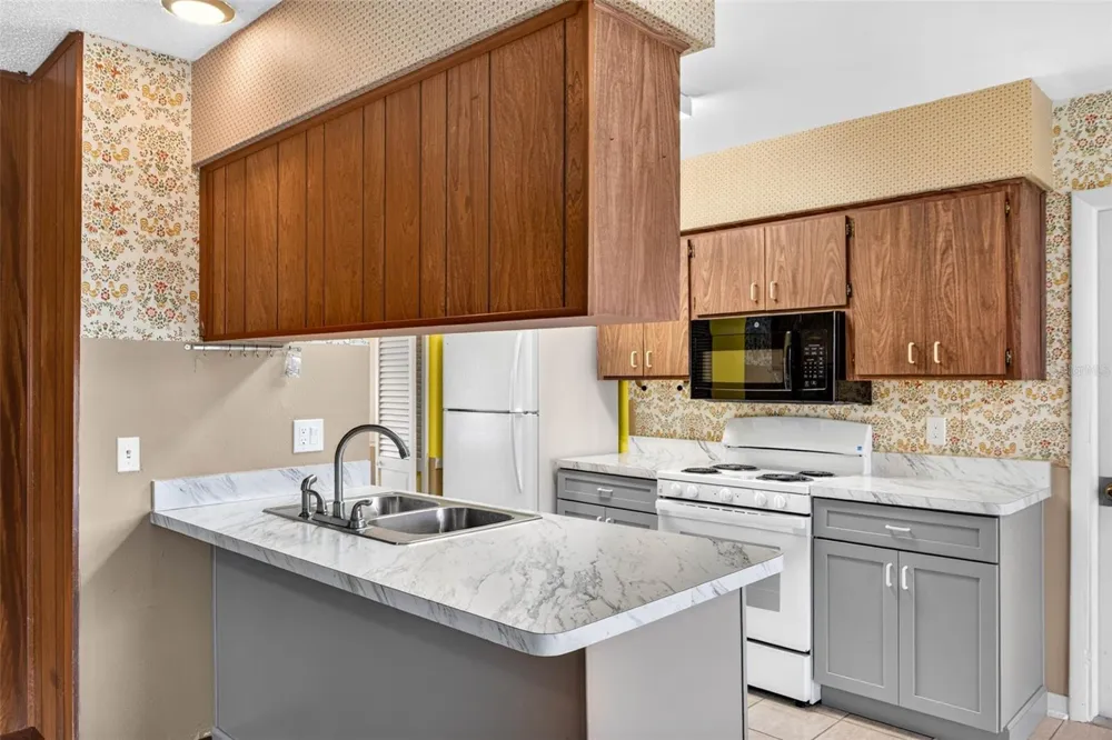 8512 WOODWICK COURT Tampa, FL 33615