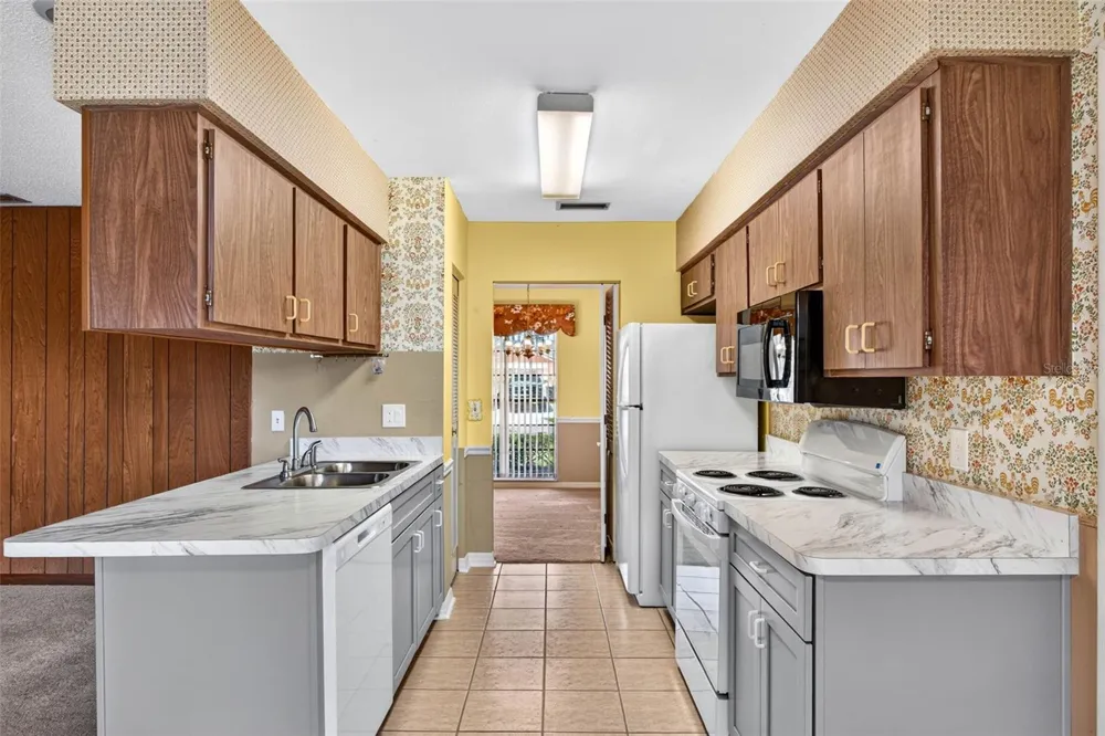 8512 WOODWICK COURT Tampa, FL 33615