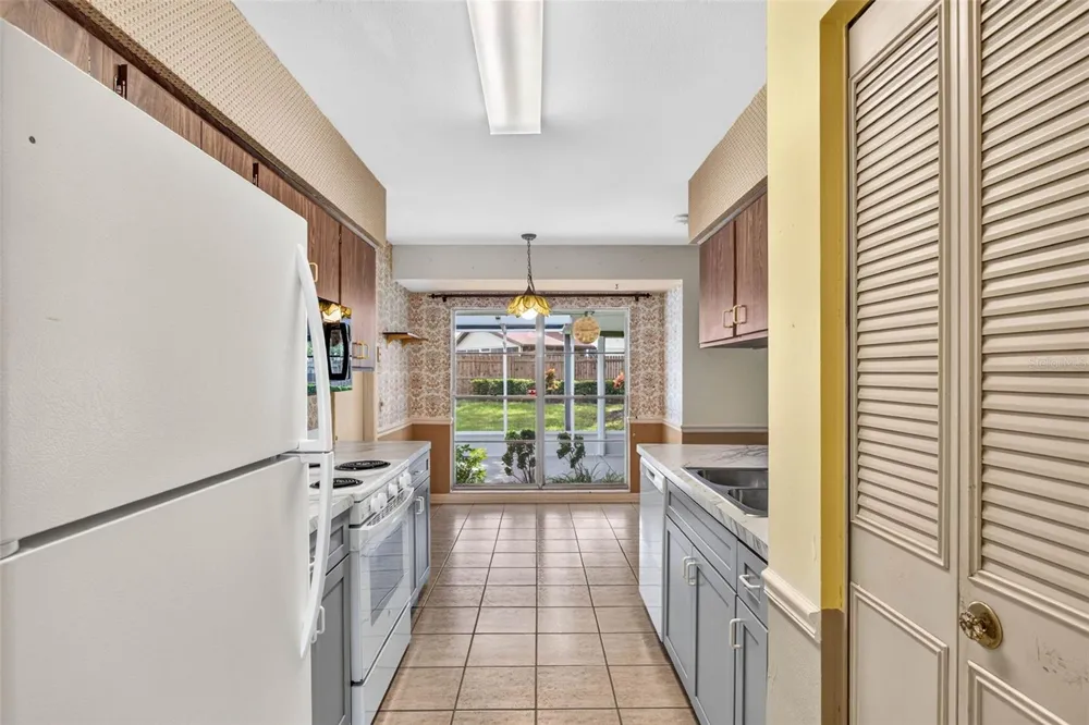 8512 WOODWICK COURT Tampa, FL 33615