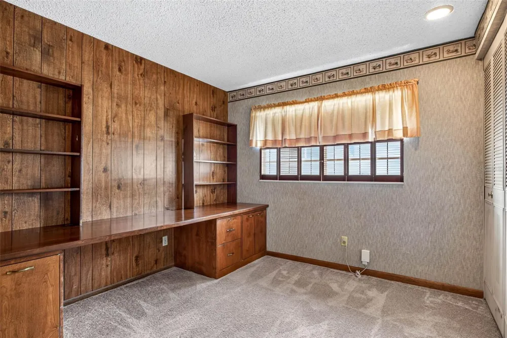 8512 WOODWICK COURT Tampa, FL 33615