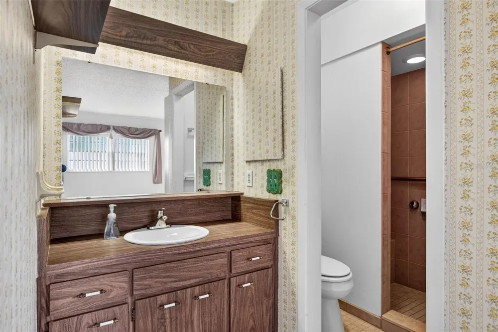 8512 WOODWICK COURT Tampa, FL 33615