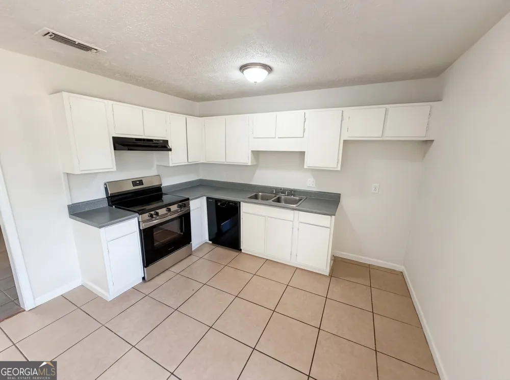 2405 Eric LN Douglasville, GA 30135