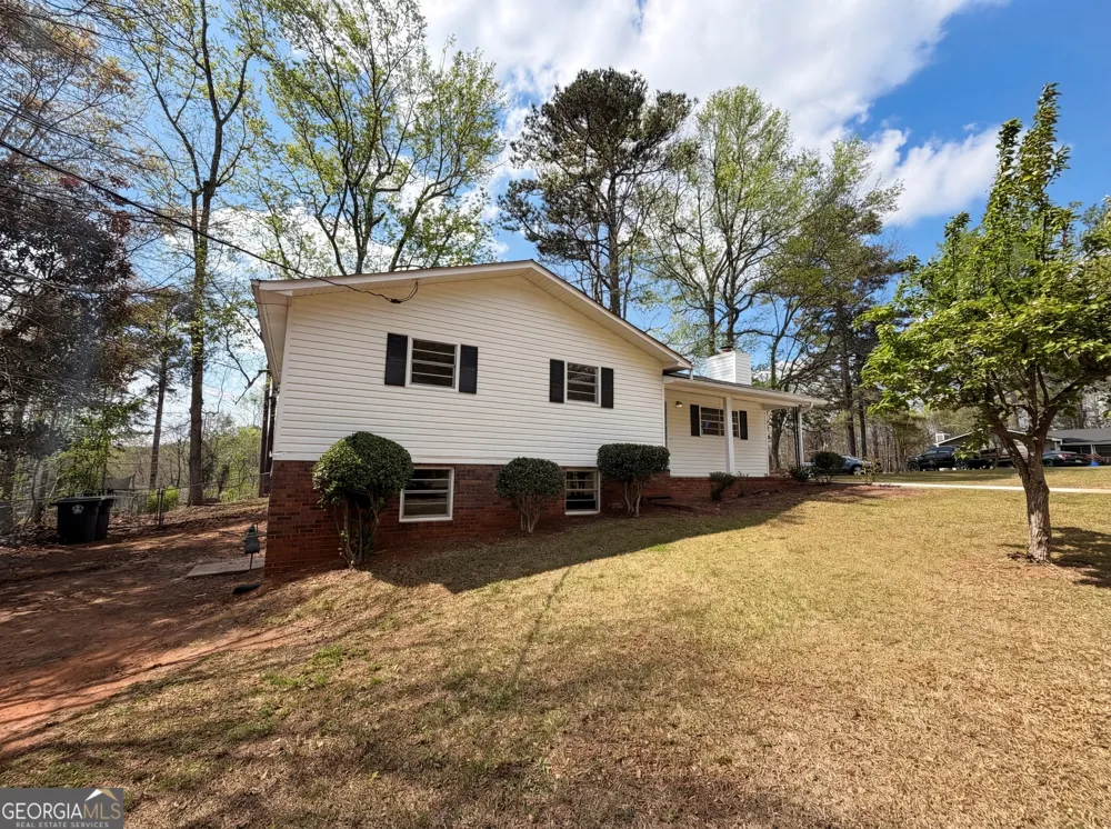 2405 Eric LN Douglasville, GA 30135
