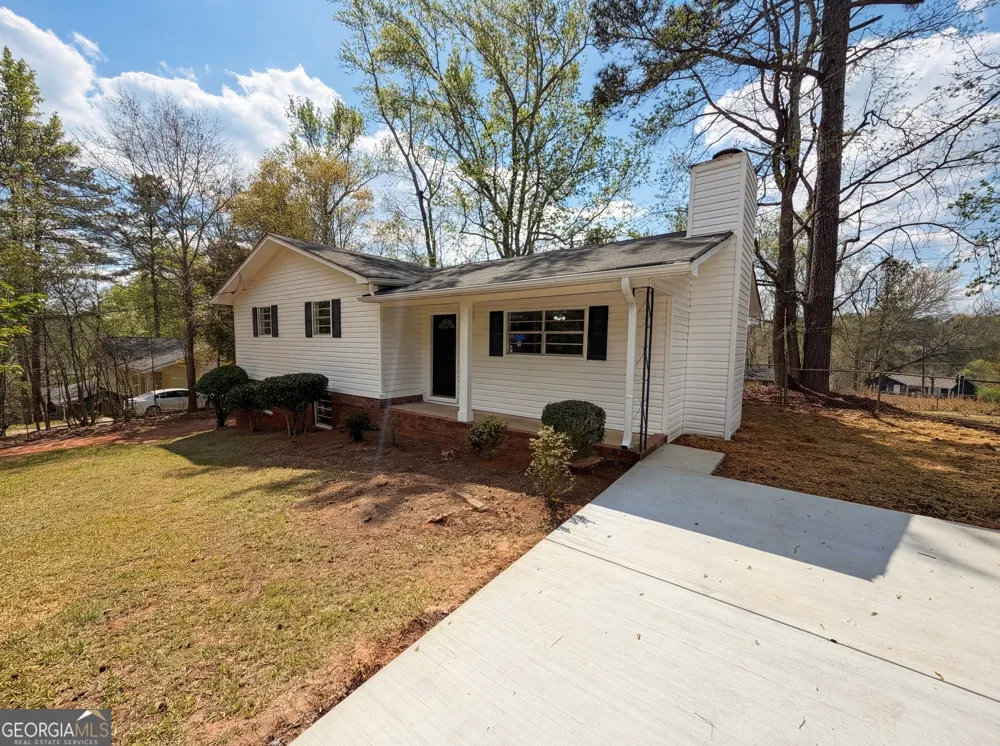 2405 Eric LN Douglasville, GA 30135