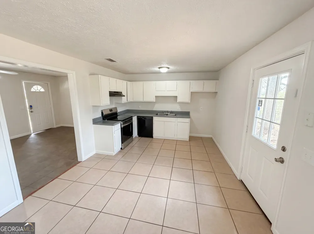 2405 Eric LN Douglasville, GA 30135