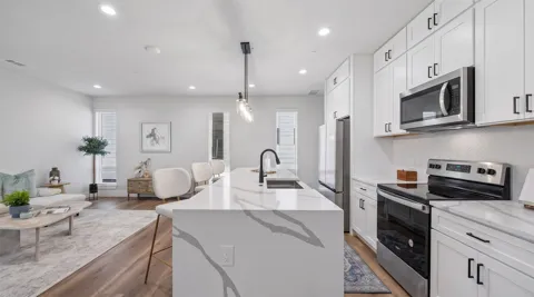 5633 Live Oak #104