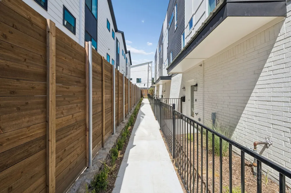 5633 Live Oak #104 Dallas, TX 75206