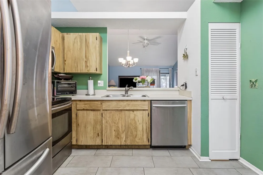 12602 CASTLE HILL DRIVE Tampa, FL 33624