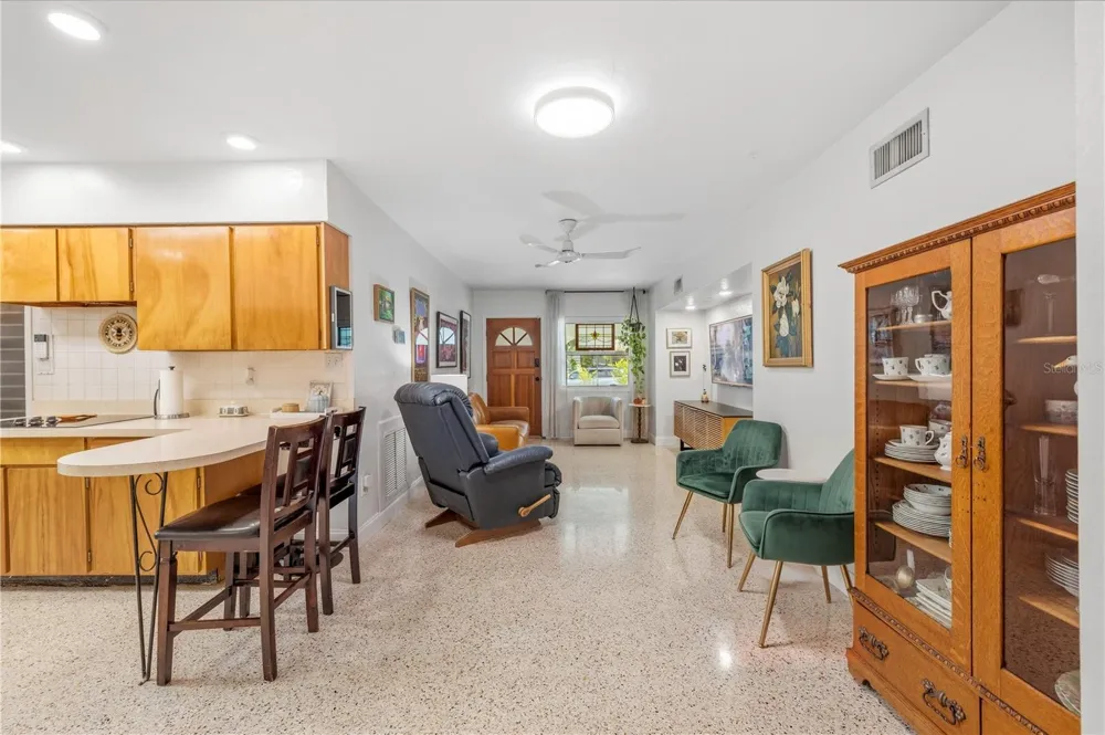 1512 COUNTRY LANE W Clearwater, FL 33759