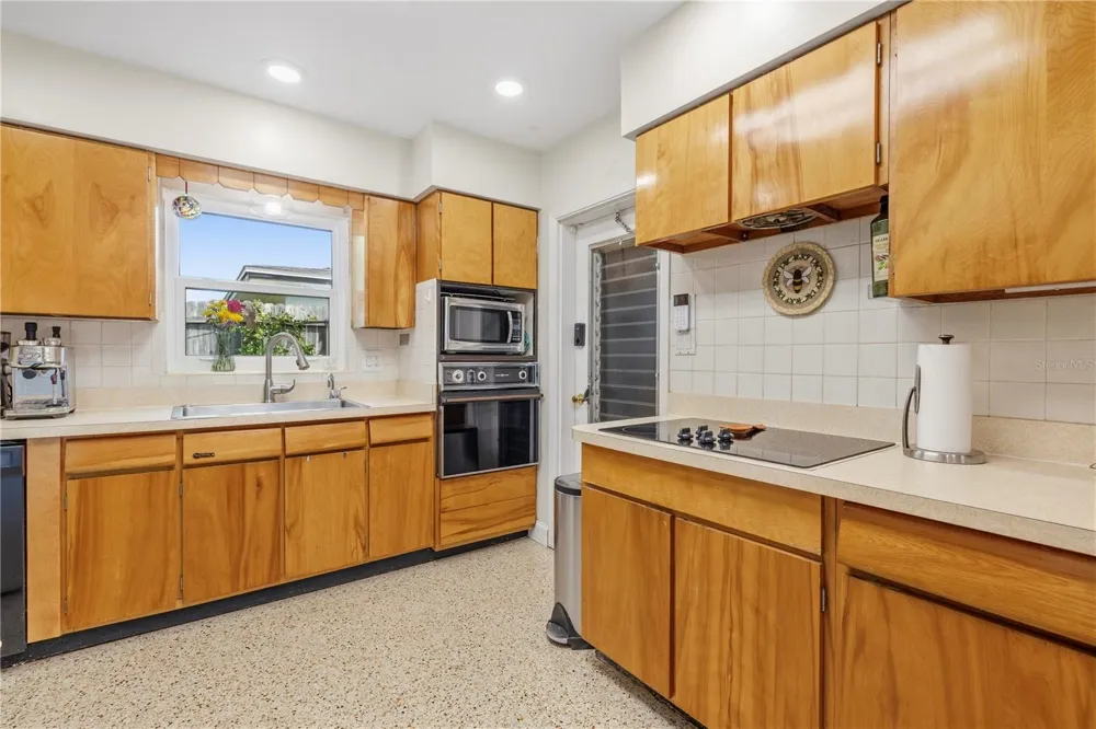 1512 COUNTRY LANE W Clearwater, FL 33759