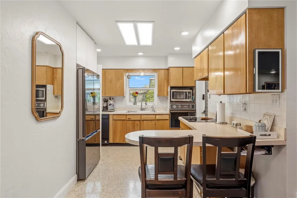 1512 COUNTRY LANE W Clearwater, FL 33759