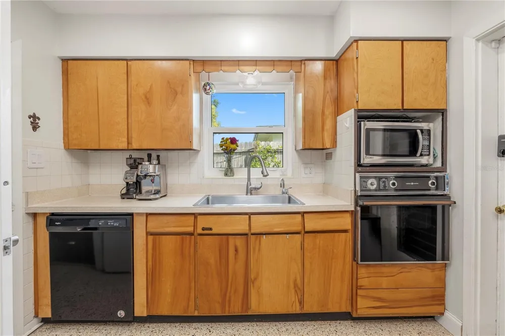 1512 COUNTRY LANE W Clearwater, FL 33759