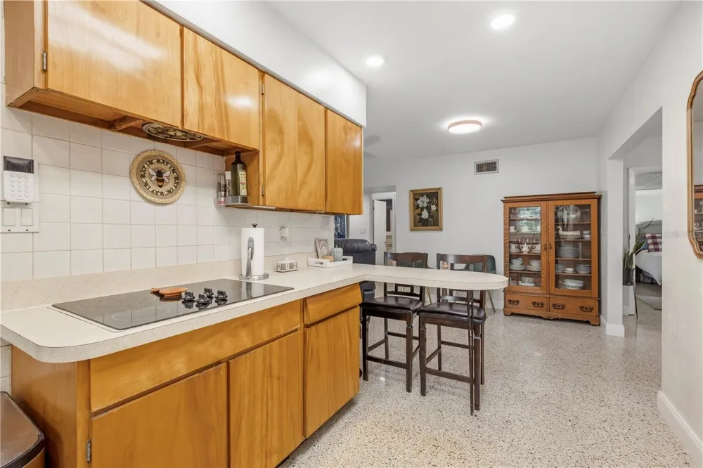 1512 COUNTRY LANE W Clearwater, FL 33759