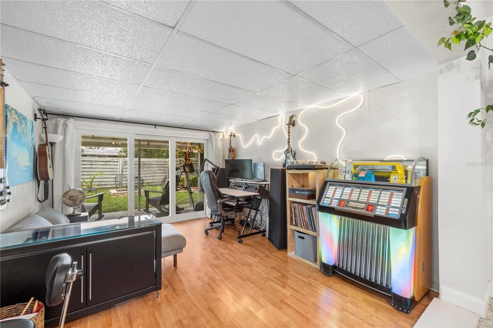 1512 COUNTRY LANE W Clearwater, FL 33759