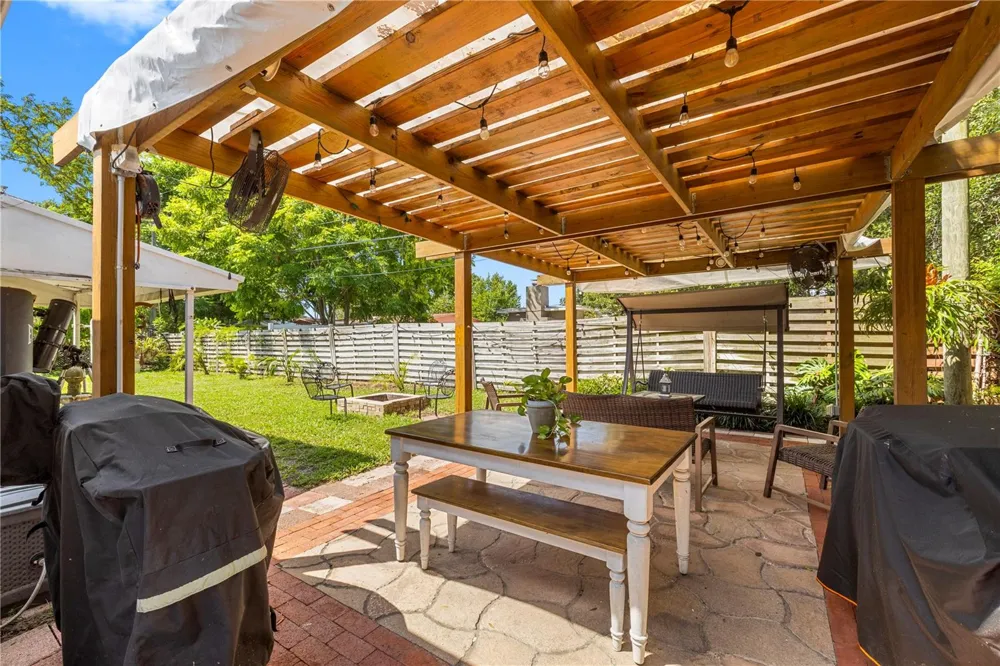 1512 COUNTRY LANE W Clearwater, FL 33759