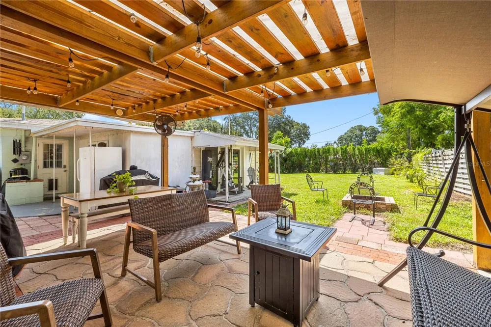 1512 COUNTRY LANE W Clearwater, FL 33759