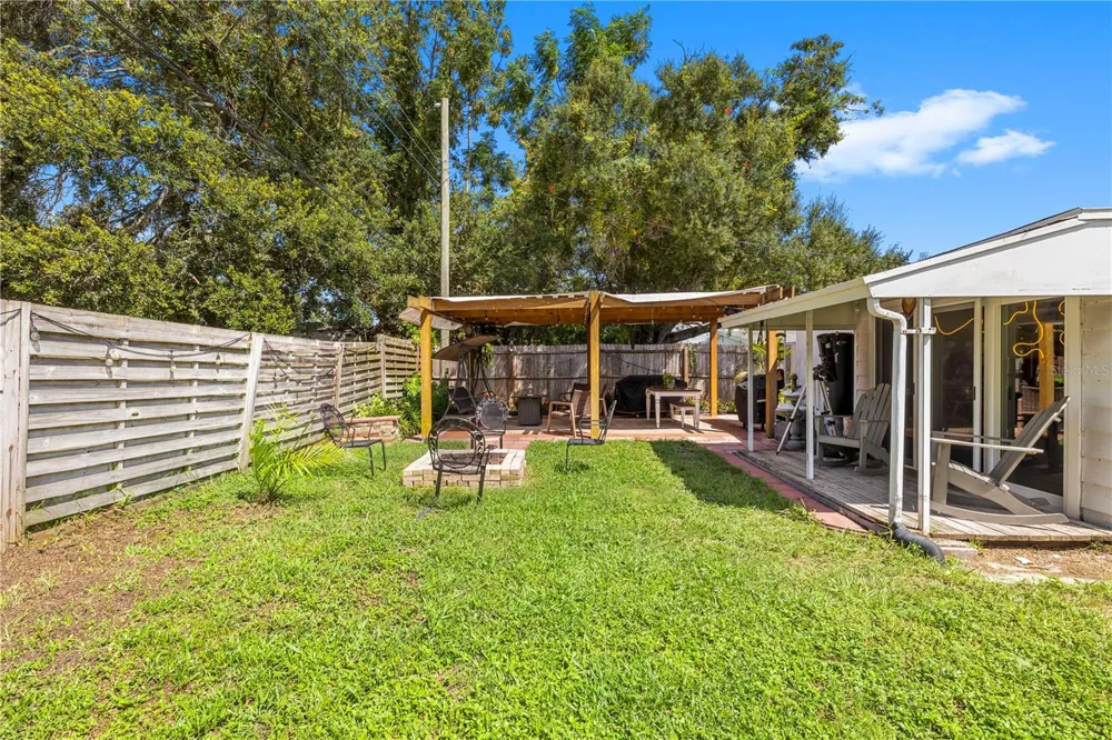 1512 COUNTRY LANE W Clearwater, FL 33759