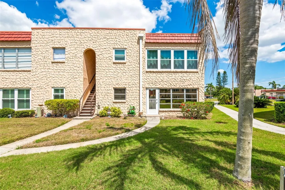 101 DOGWOOD CIRCLE Seminole, FL 33777