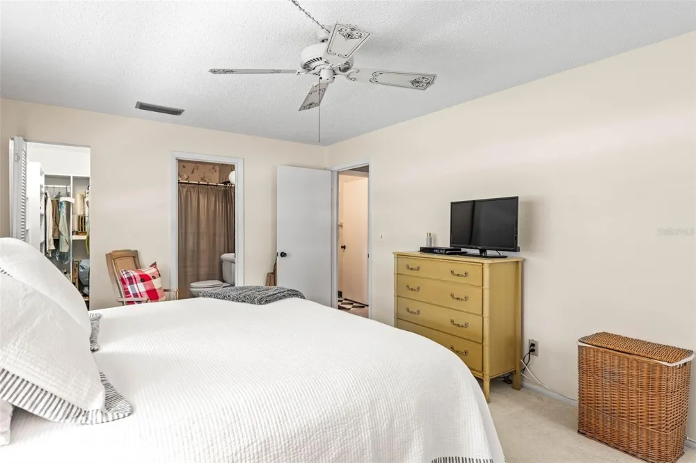 101 DOGWOOD CIRCLE Seminole, FL 33777