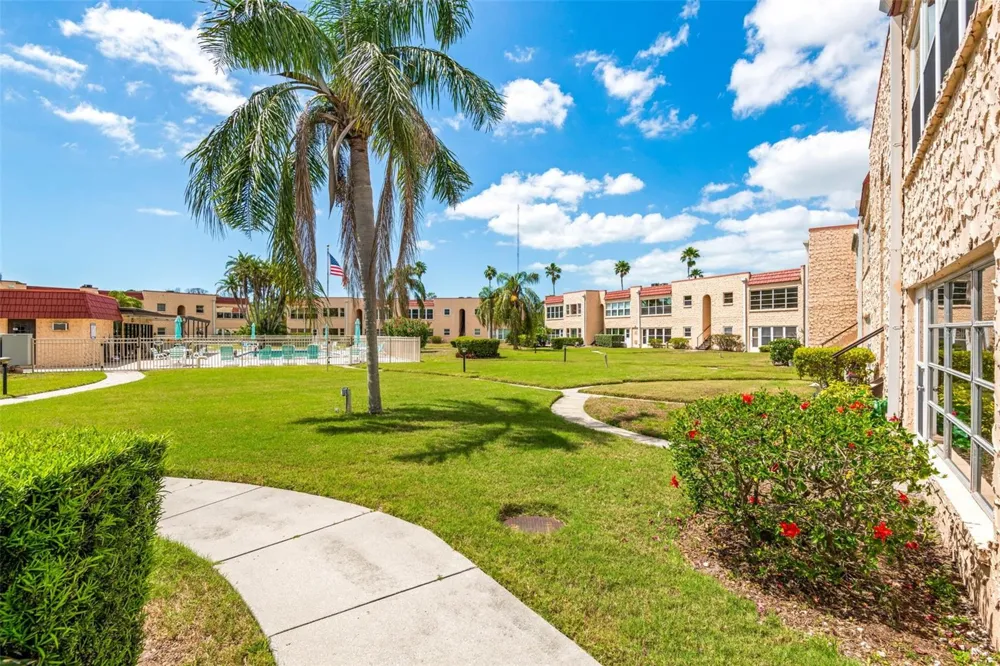 101 DOGWOOD CIRCLE Seminole, FL 33777