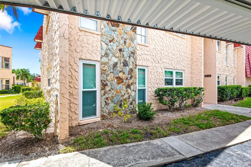 101 DOGWOOD CIRCLE Seminole, FL 33777
