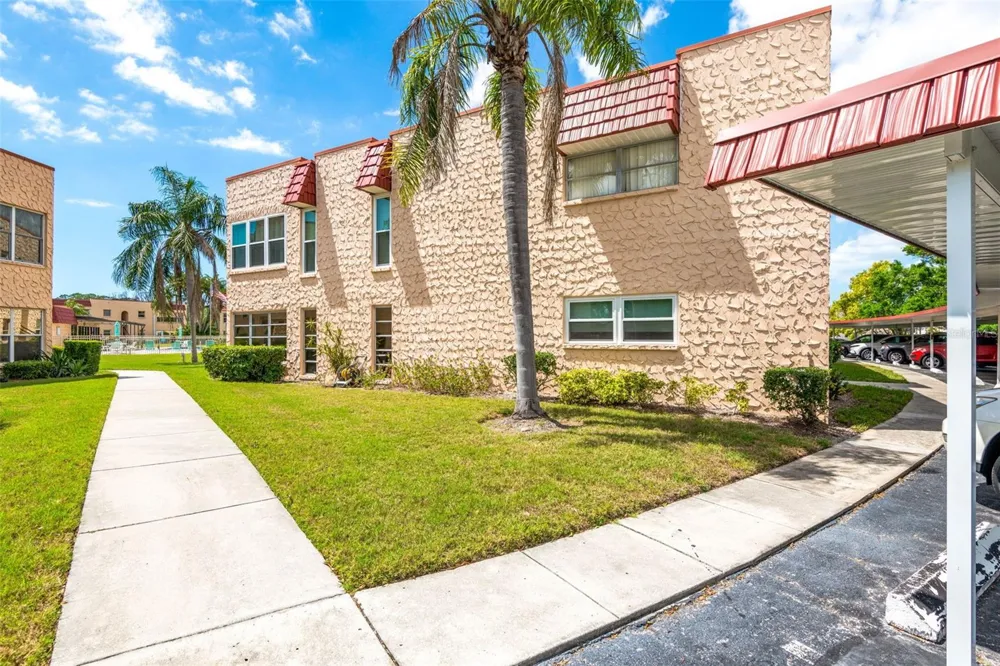 101 DOGWOOD CIRCLE Seminole, FL 33777