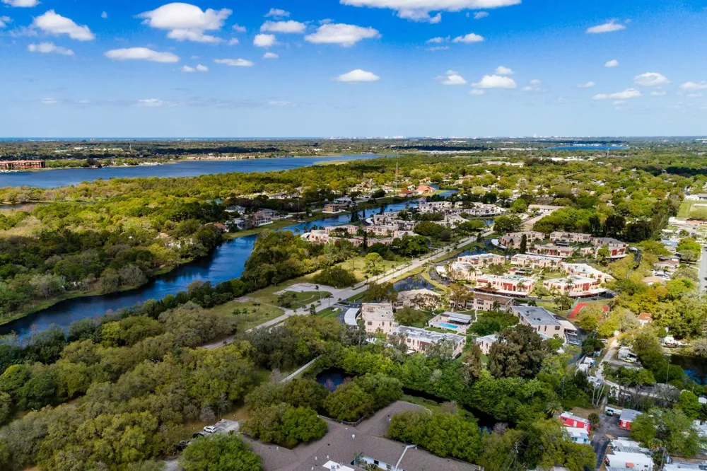 101 DOGWOOD CIRCLE Seminole, FL 33777