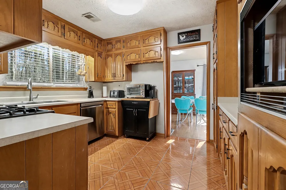 134 Hidden Valley RD Fayetteville, GA 30214