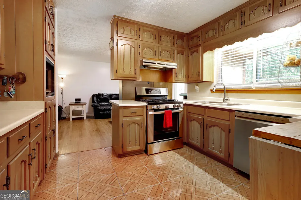 134 Hidden Valley RD Fayetteville, GA 30214