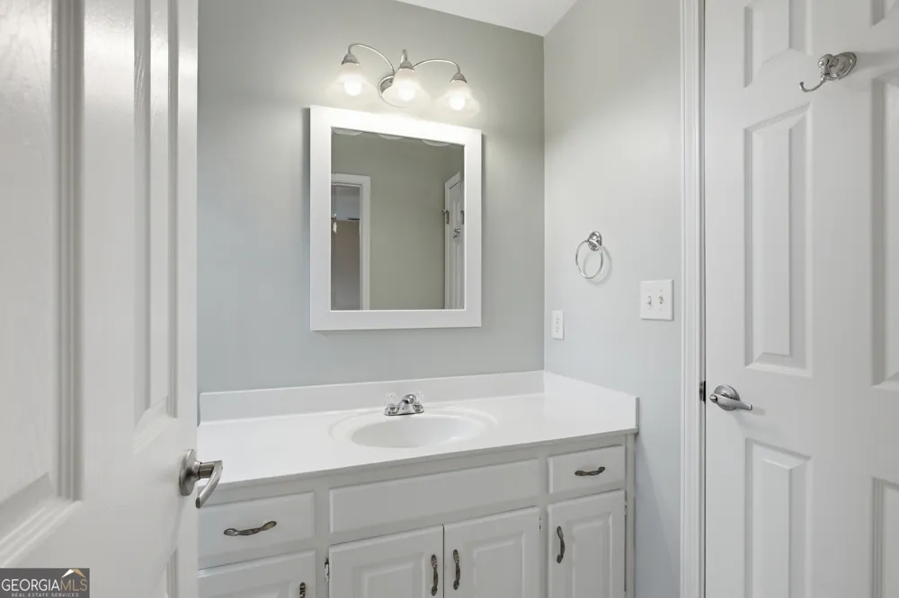 2084 York River WAY Suwanee, GA 30024