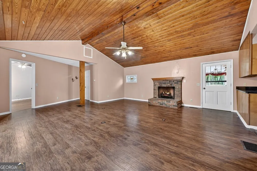 1076 Riverview DR Ellijay, GA 30540