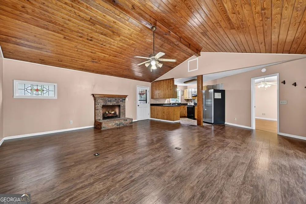 1076 Riverview DR Ellijay, GA 30540