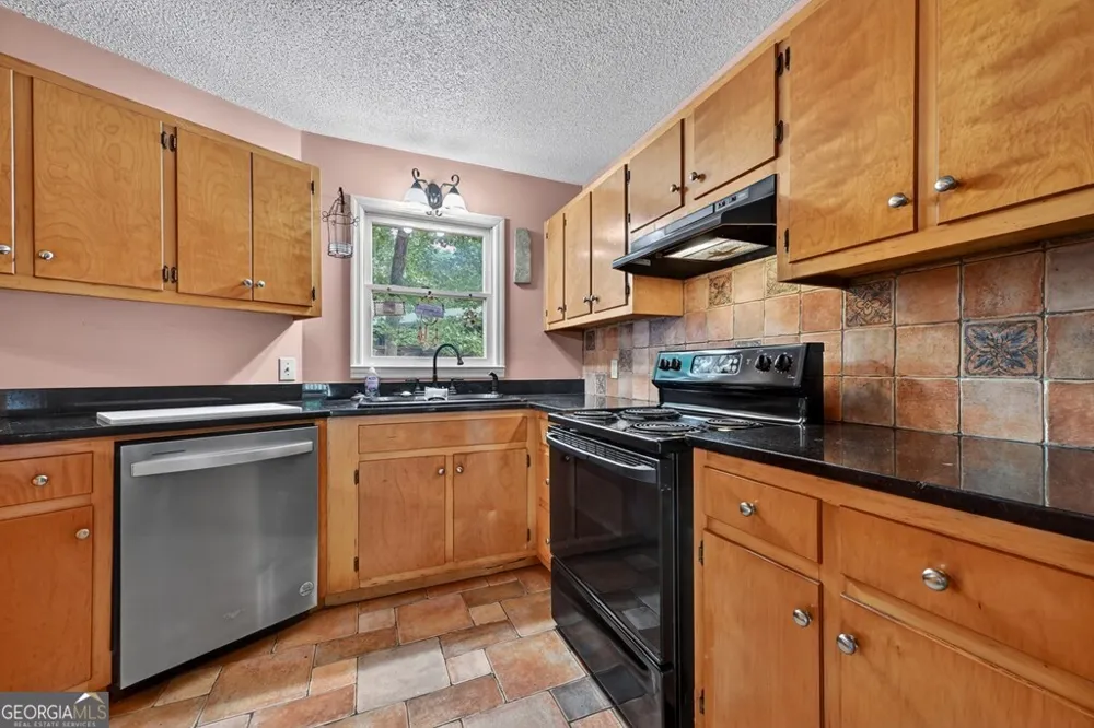 1076 Riverview DR Ellijay, GA 30540