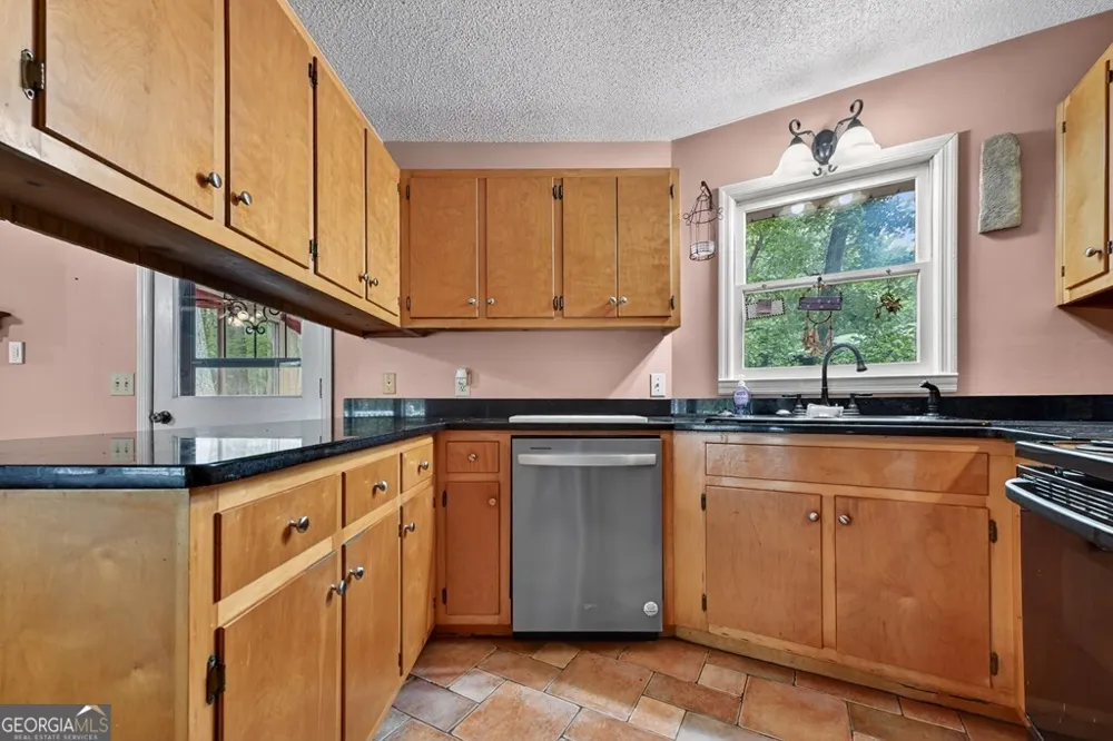 1076 Riverview DR Ellijay, GA 30540