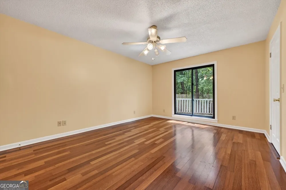1076 Riverview DR Ellijay, GA 30540