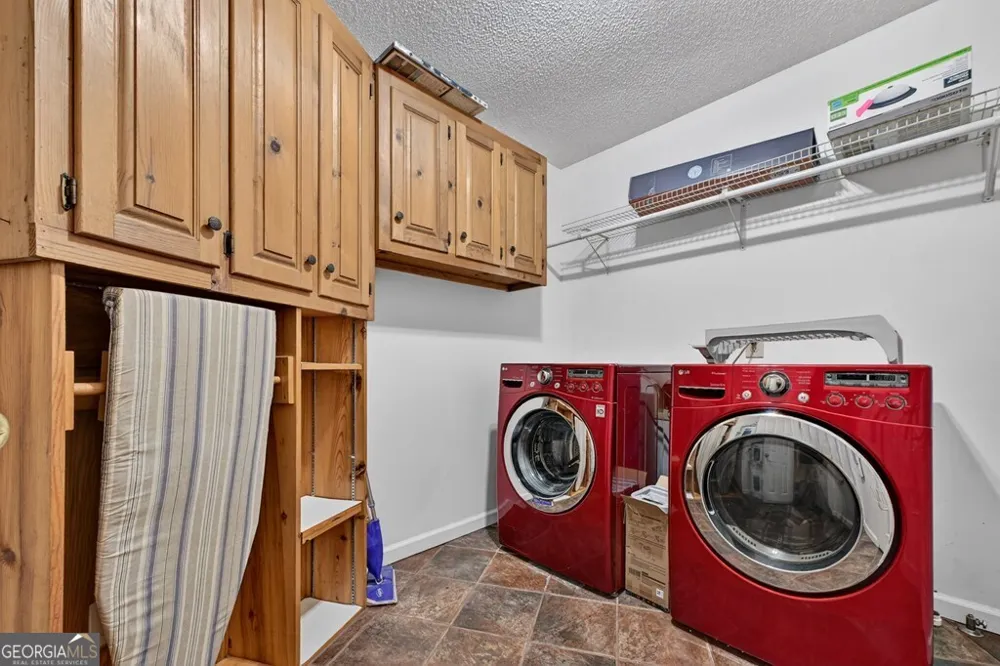 1076 Riverview DR Ellijay, GA 30540